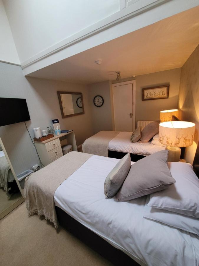 The Blue Bell Inn Weaverthorpe Kültér fotó