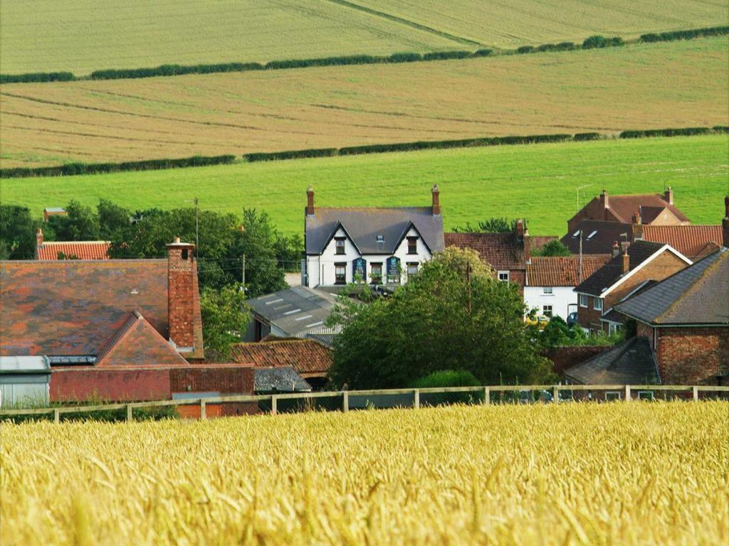 The Blue Bell Inn Weaverthorpe Kültér fotó